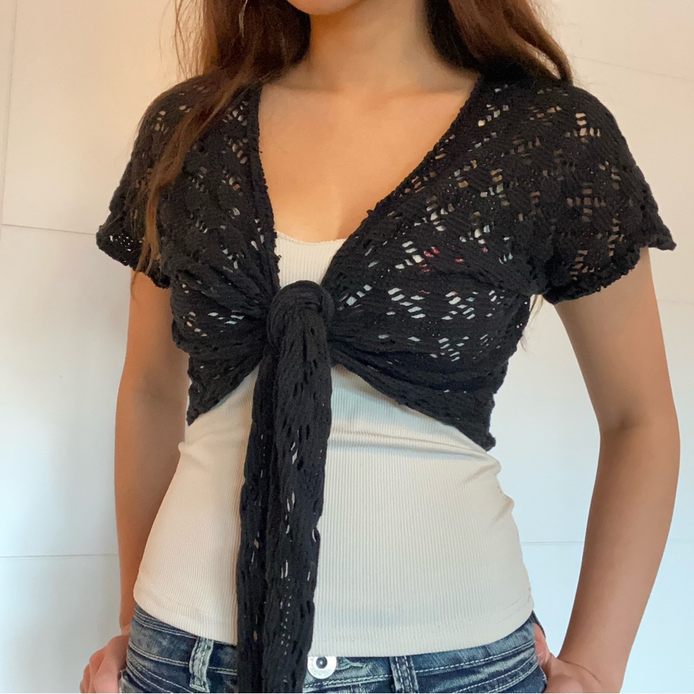 Royal Hawaiian Creation Black Short Sleeve Cropped Cardigan